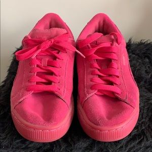 Pink pumas